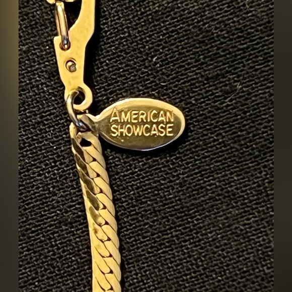 American Showcase Chain - Picture 3 of 6
